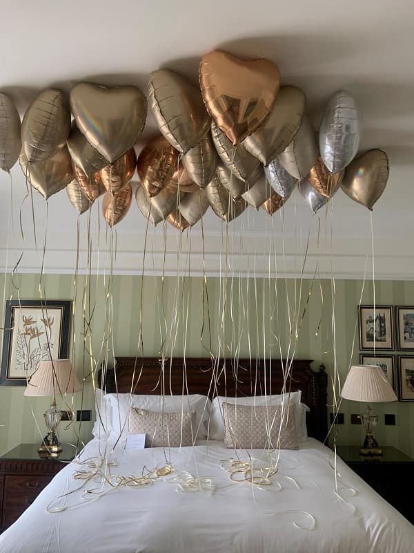 تزیین اتاق خواب عروس با بادکنک فویلی هلیومی